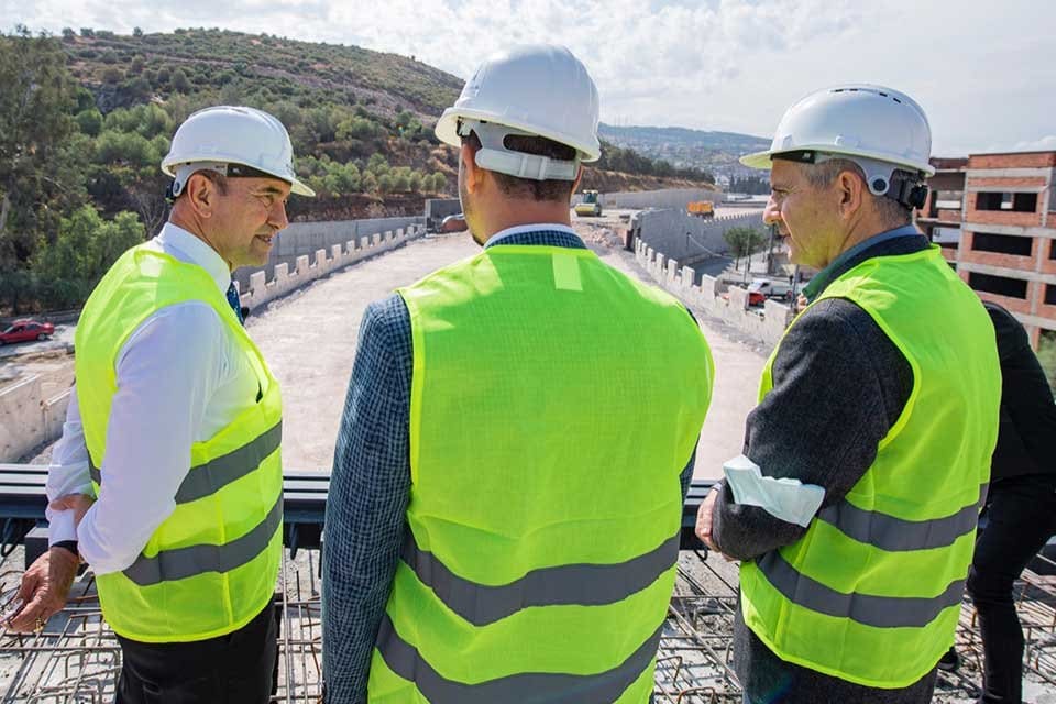 İzmir B&uuml;y&uuml;kşehir Belediye Başkanı Tun&ccedil; Soyer, kent merkezi ile İzmir