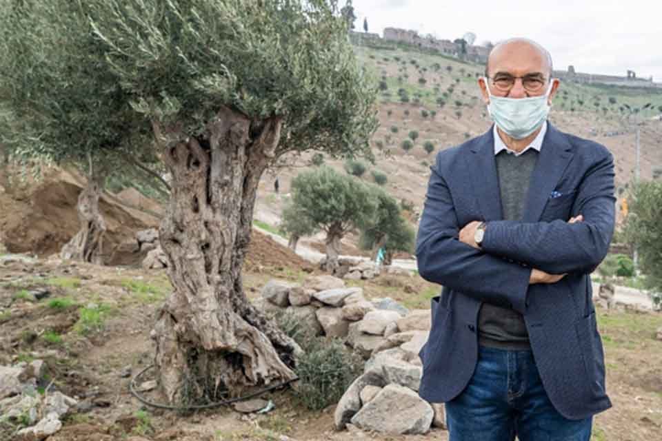 İzmir Büyükşehir Belediye Başkanı Tunç Soyer, zeytinlik alanlarda madencilik faaliyetlerinin