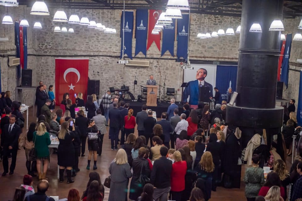 İzmir B&uuml;y&uuml;kşehir Belediye Başkanı Tun&ccedil; Soyer İzmir'in her alanda olduğu