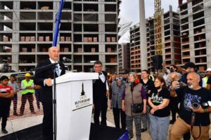 İzmir B&uuml;y&uuml;kşehir Belediye Başkanı Tun&ccedil; Soyer, y&uuml;zde y&uuml;z uzlaşı, belediye