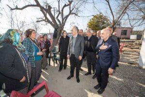 İzmir B&uuml;y&uuml;kşehir Belediye Başkanı Tun&ccedil; Soyer, Osmaniye&rsquo;de depremden etkilenen k&ouml;yleri