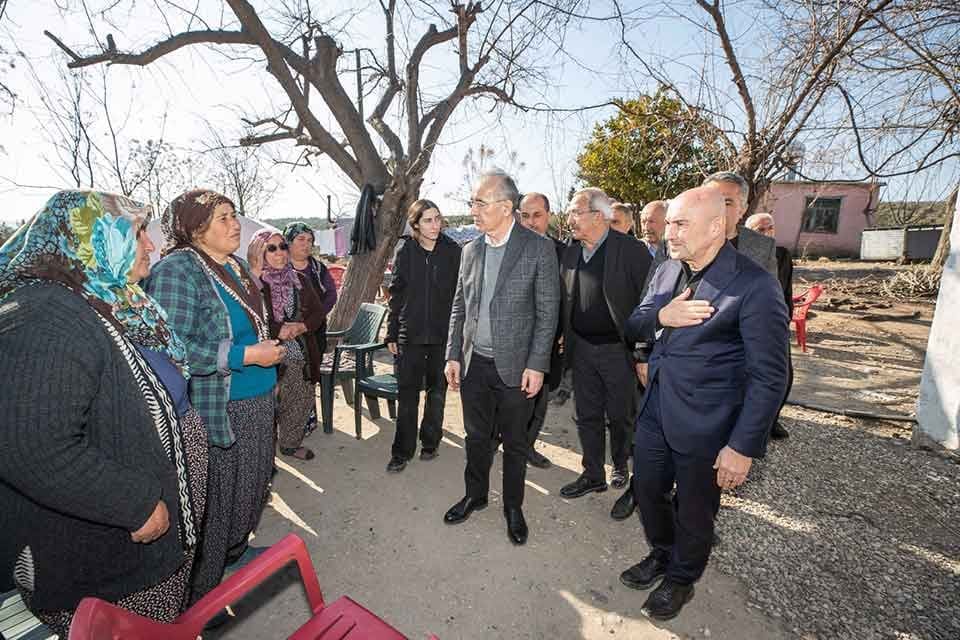 İzmir B&uuml;y&uuml;kşehir Belediye Başkanı Tun&ccedil; Soyer, Osmaniye&rsquo;de depremden etkilenen k&ouml;yleri