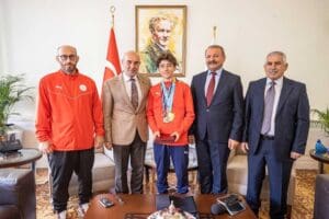 Romanya&rsquo;da d&uuml;zenlenen Gen&ccedil;ler ve Yıldızlar D&uuml;nya Plaj G&uuml;reşi Şampiyonası&rsquo;nda birinci