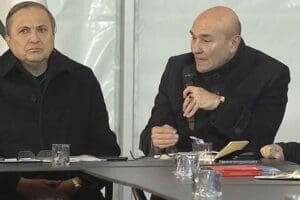 Cumhuriyet Halk Partisi Genel Başkanı Kemal Kılı&ccedil;daroğlu, b&uuml;y&uuml;kşehir belediye başkanları
