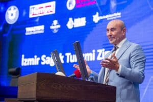 İzmir B&uuml;y&uuml;kşehir Belediye Başkanı Tun&ccedil; Soyer, H&uuml;rriyet Gazetesi ve sağlık