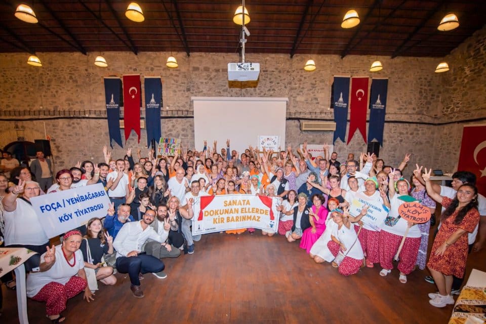 İzmir B&uuml;y&uuml;kşehir Belediye Başkanı Tun&ccedil; Soyer İzmir&rsquo;in k&ouml;ylerinden &ccedil;ıkarak sanata