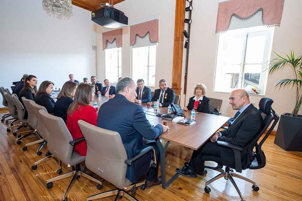 İzmir B&uuml;y&uuml;kşehir Belediye Başkanı Tun&ccedil; Soyer,18 Mart Şehitleri Anma G&uuml;n&uuml;