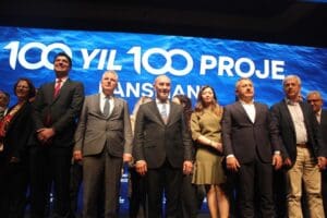 İzmir B&uuml;y&uuml;kşehir Belediyesi (İBB) Başkanı Tun&ccedil; Soyer &ouml;nc&uuml;l&uuml;ğ&uuml;nde, &ldquo;Cumhuriyetimizin 100.