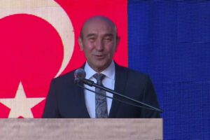Örnekköy Sosyal Projeler Yerleşkesi'nin açılışında konuşan İzmir Büyükşehir Belediye Başkanı