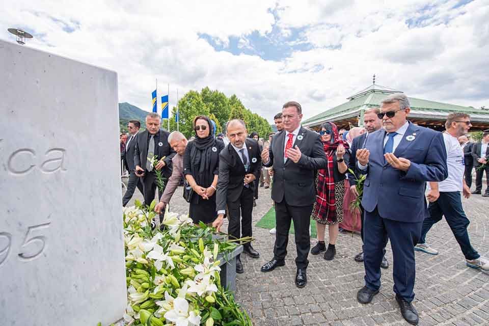 Srebrenitsa Soykırımı&rsquo;nın 27&rsquo;nci yıld&ouml;n&uuml;m&uuml;nde İzmir B&uuml;y&uuml;kşehir Belediye Başkanı Tun&ccedil; Soyer