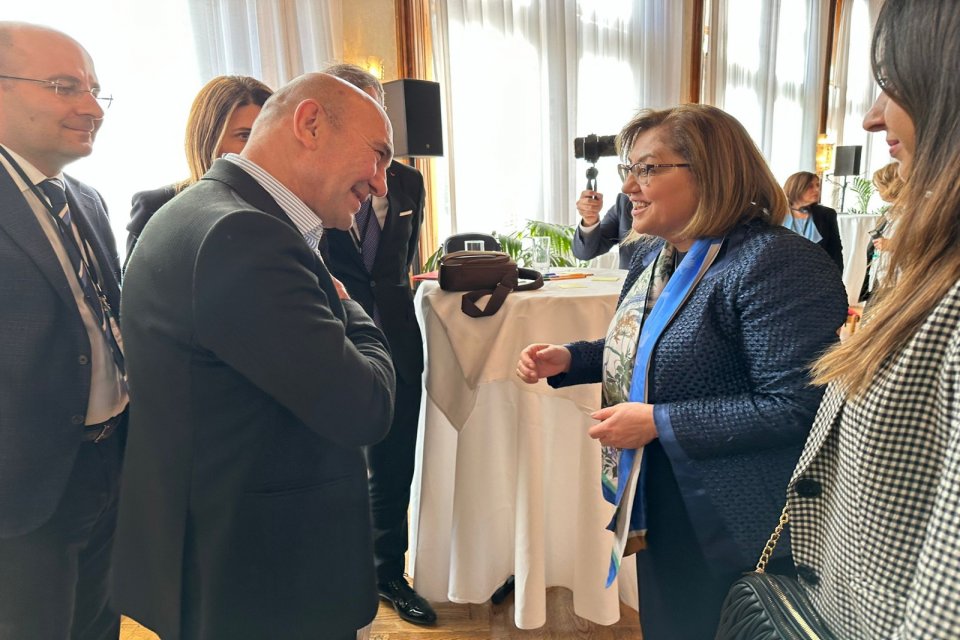 İzmir B&uuml;y&uuml;kşehir Başkanı Tun&ccedil; Soyer, Viyana&rsquo;daki Avrupa İmar ve Kalkınma