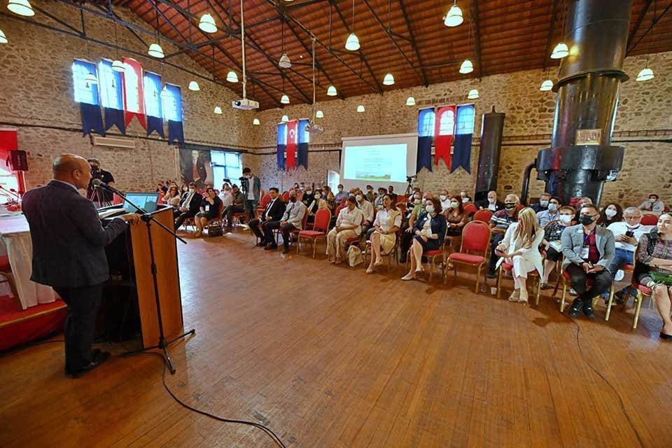 İzmir B&uuml;y&uuml;kşehir Belediye Başkanı Tun&ccedil; Soyer, İzmir Kent Konseyleri Birliği&rsquo;nin