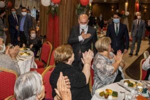 İzmir B&uuml;y&uuml;kşehir Belediyesi Z&uuml;beyde Hanım Huzurevi sakinleri yeni yılı İzmir