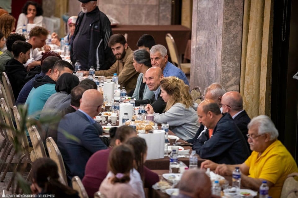 İzmir B&uuml;y&uuml;kşehir Belediye Başkanı Tun&ccedil; Soyer, 11 ilde yıkıma neden