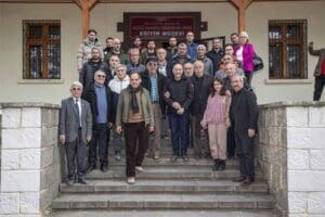 İzmir B&uuml;y&uuml;kşehir Belediye Başkanı Tun&ccedil; Soyer, depremden etkilenmeyen Osmaniye D&uuml;zi&ccedil;i