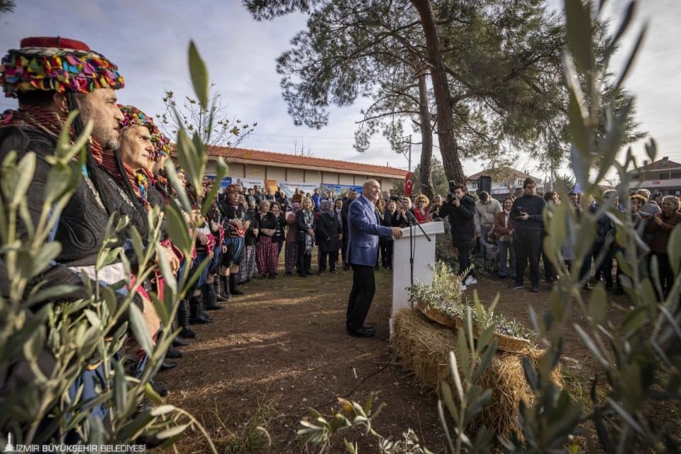Seferihisar&rsquo;da d&uuml;zenlenen Zeytine Sadakat Buluşması&rsquo;na katılan İzmir B&uuml;y&uuml;kşehir Belediye Başkanı