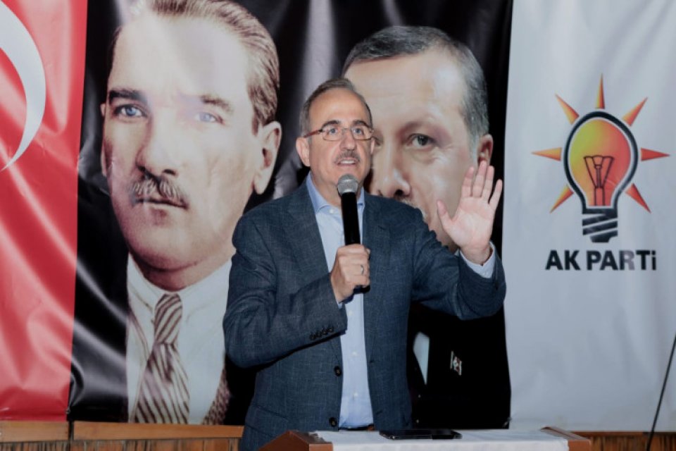 Efes Selçuk'ta yaşanan 'Love Erdoğan' pankartı krizi sonrası sosyal medya