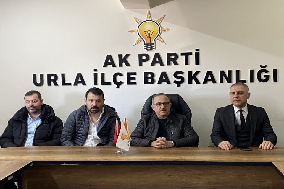 AK Parti İzmir İl Başkanı Kerem Ali S&uuml;rekli, deprem b&ouml;lgesinden
