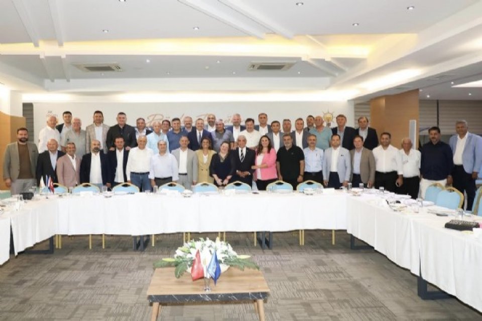 AK Parti İzmir İl Başkanlığı’nın vefa buluşmaları programı kapsamında, partinin