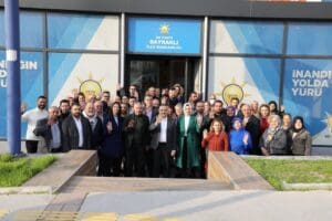 AK Parti İzmir İl Başkanı Kerem Ali S&uuml;rekli, 30 il&ccedil;e