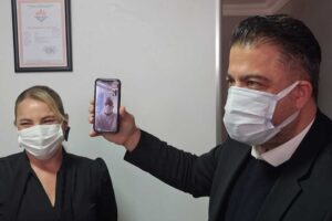 Geçtiğimiz günlerde Covid-19 testi pozitif çıkan ve evinde istirahata çekilen