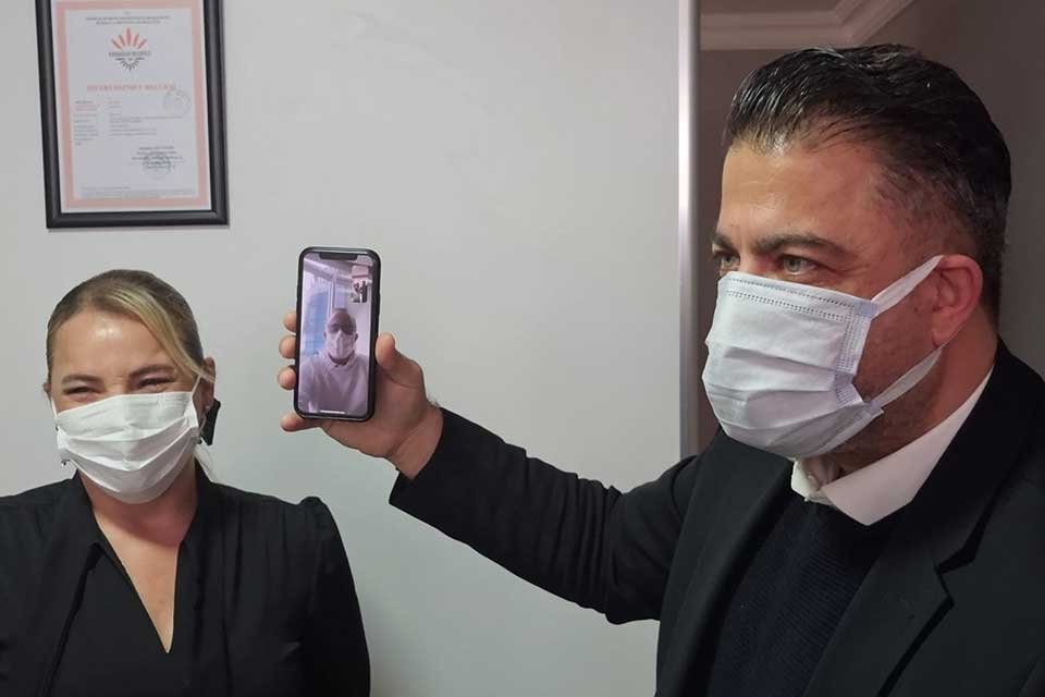 Geçtiğimiz günlerde Covid-19 testi pozitif çıkan ve evinde istirahata çekilen