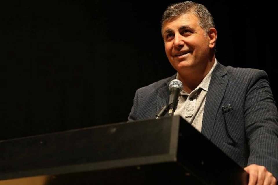 Mavibahçe Planetaryum lansman toplantısında gazetecilerin sorularını yanıtlayan Karşıyaka Belediye Başkanı