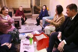 Bir d&ouml;nemin en &uuml;nl&uuml; sanat&ccedil;ılarından biri olan ve seslendirdiği &lsquo;Seni