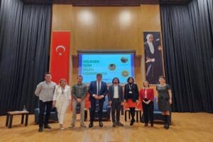 Karşıyaka Belediye Başkanı Dr. Cemil Tugay, Eraslan Anadolu Lisesi&rsquo;nde g&uuml;n&uuml;m&uuml;z