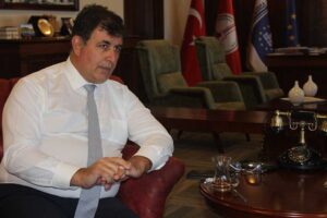 Yoğun mesaisine karşın biraraya geldiğimiz Karşıyaka Belediye Başkanı Cemil Tugay
