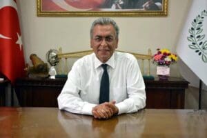 İzmir'de, solunum rahatsızlığı yaşadığı belirtilen&nbsp;Torbalı Belediye Başkanı İsmail Uygur (57),