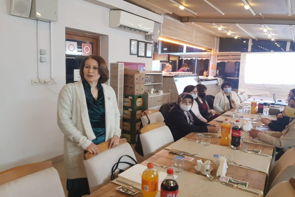 Beydağ Belediye Başkanı Feridun Yılmazlar’ın eşi Filiz Yılmazlar, Beydağ Belediyesi’nce