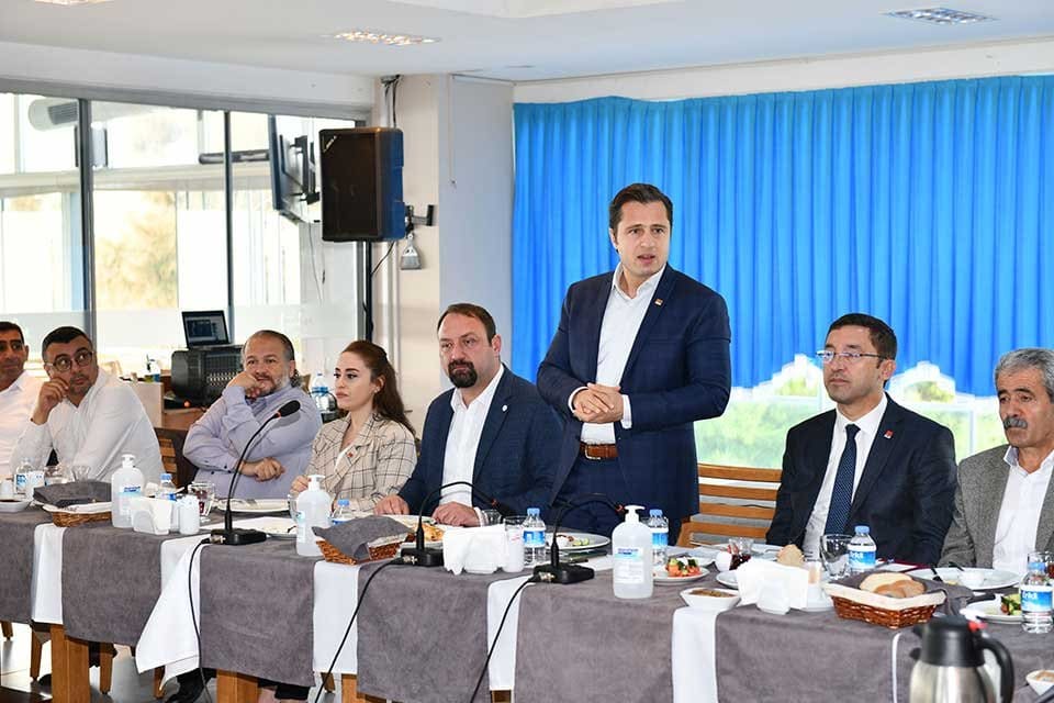 CHP İzmir İl Başkanı Deniz Y&uuml;cel ve &Ccedil;iğli Belediye Başkanı
