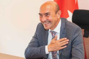 İzmir B&uuml;y&uuml;kşehir Belediye Başkanı Tun&ccedil; Soyer Ramazan Bayramı nedeniyle mesaj