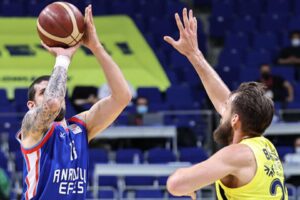 ING Basketbol S&uuml;per Ligi play-off finalinin &uuml;&ccedil;&uuml;nc&uuml; ma&ccedil;ında Fenerbah&ccedil;e Beko'yu