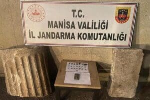 Akhisar il&ccedil;esinde jandarma ekiplerinin bir eve ger&ccedil;ekleştirdiği baskında tarihi sutun,