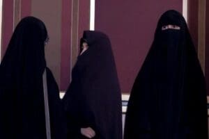 İran'da zorunlu baş&ouml;rt&uuml;s&uuml; kuralına uymayan &ouml;ğrencilere eğitim verilmeyecek. İran&rsquo;da &uuml;niversiteler