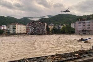 Batı Karadeniz'de şiddetli yağış sele neden oldu. AFAD'dan yapılan son