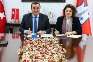 Peyzaj Mimarları Odası y&ouml;netimini konuk eden Başkan Batur, kentsel d&ouml;n&uuml;ş&uuml;m