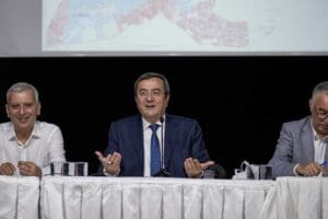 G&uuml;ltepe kentsel d&ouml;n&uuml;ş&uuml;m b&ouml;lgesindeki 14 mahallenin muhtarıyla bir araya gelen