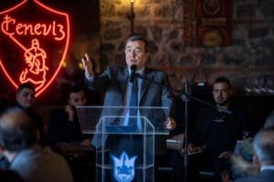 Roman sivil toplum kuruluşlarının temsilcileri ve muhtarla bir araya gelen
