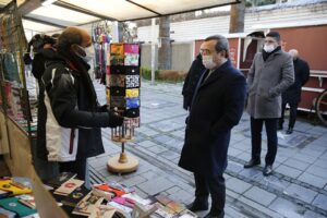 Konak Belediye Başkanı Abdül Batur, Sevgi Yolu esnafını ziyaret ederek