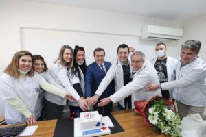Hekimlerin ve sağlık çalışanlarının Tıp Bayramı’nı kutlayan Başkan Batur, “Ulu