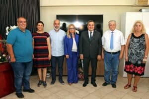 İzmir Gazeteciler Cemiyeti'ni (İGC) ziyaret ederek yeni y&ouml;netime başarı dileklerinde