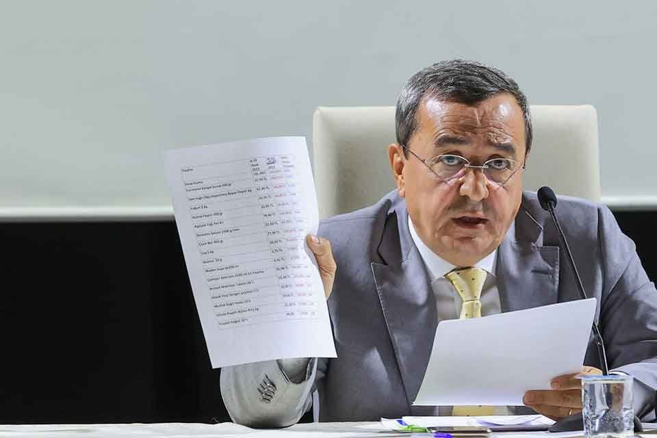 Konak Belediye Başkanı Abd&uuml;l Batur, işgaliye &uuml;cretlerinde yapılan d&uuml;zenleme ve
