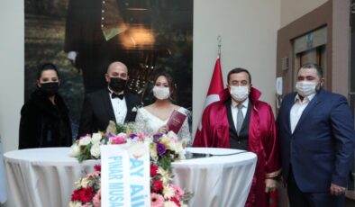 Başkan Batur’un kıydığı nikahla evlendiler