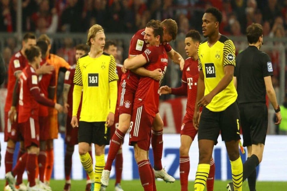 Almanya Bundesliga devi Bayern M&uuml;nih, Borussia Dortmund'u 3-1 yendiği ma&ccedil;ın
