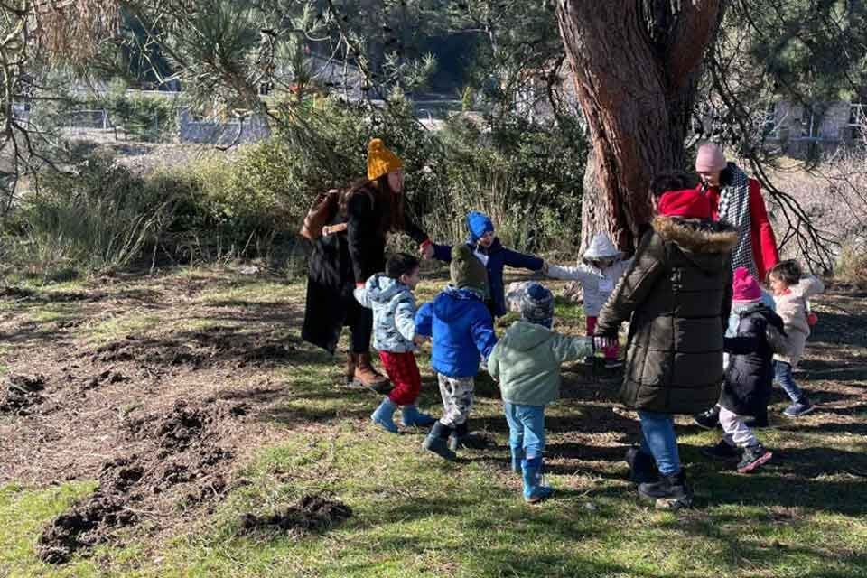 İzmir'in Bayraklı il&ccedil;esinde, Ayda ve Elif Bebek anaokullarının &ouml;ğrencileri, orman