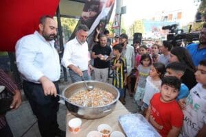Bayraklı Belediyesi, Muharrem ayı kapsamında geleneksel hale getirdiği aşure etkinliğini
