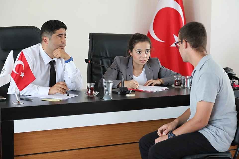 İşsizlikle m&uuml;cadele kapsamında &ccedil;alışmalarını s&uuml;rd&uuml;ren Bayraklı Belediyesi, b&uuml;nyesinde faaliyetlerini s&uuml;rd&uuml;ren